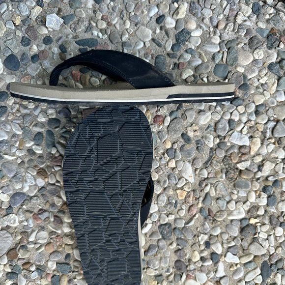 Volcom Flip Flops. - Picture 4 of 5